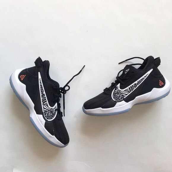 Nike Zoom freak 2 black sneakers EUC size 2 youth - Picture 1 of 10